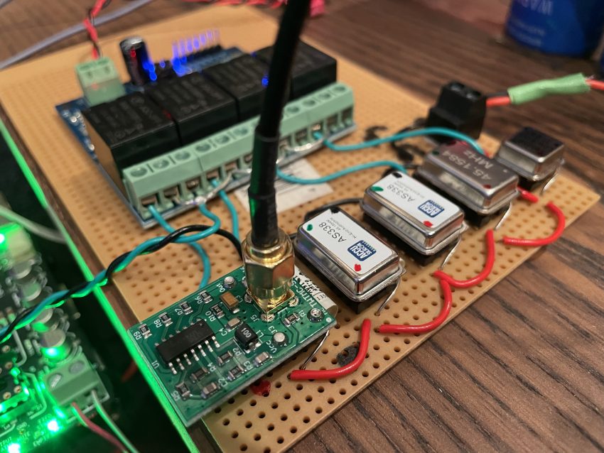 Clock warm holder and comparator